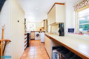 Kitchen/Breakfast Room- click for photo gallery